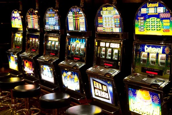 Adventures Beyond Wonderland slot game interface showing reel layout and paytable